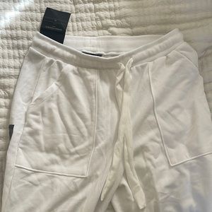 White Joggers. Banana Republic. Brand New never worn. Size Medium.
